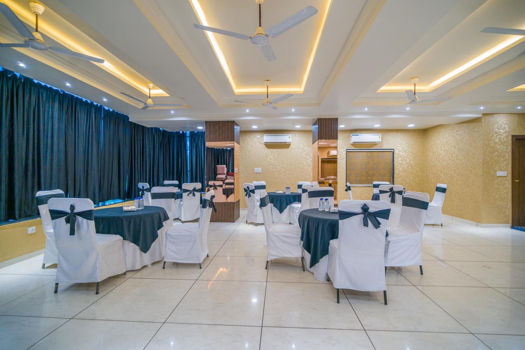 Hotel Kanha Shree By Cosmos Green 印多尔 外观 照片